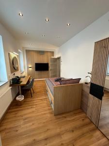 TV a/nebo společenská místnost v ubytování Artemis Zimmervermietung 5 Ein Bettzimmer