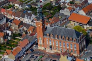 an aerial view of a building in a city at Maisonnette Les vents marins in Malo-les-Bains