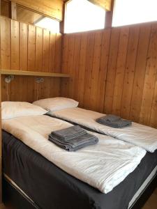 Postel nebo postele na pokoji v ubytování Birkilundur 10 Stykkishólmur