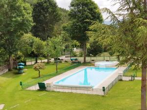 Bazén v ubytování Hotel Bamby nebo v jeho okolí