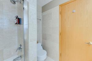 Koupelna v ubytování Central West End Condo Less Than 1 Mi to Forest Park! + 11 fotografií