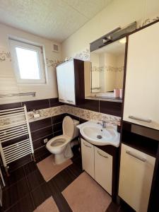A bathroom at Chalupa Miška