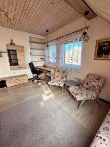 A seating area at Chalupa Miška