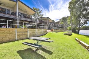 a picnic table on the grass in front of a building at Rivergardens Holiday Park Mildura in Gol Gol