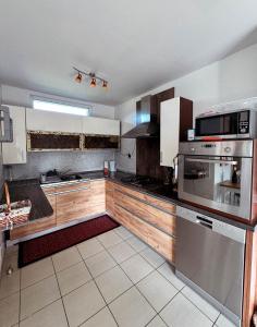 A kitchen or kitchenette at Chalupa Miška