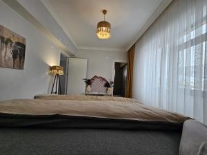 Postel nebo postele na pokoji v ubytování Eagle castle + 18 fotografií