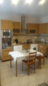 a kitchen with a table and chairs in a kitchen at Apartman Gondola in Győr