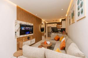 a living room with a couch and a tv at Charmant Appartement à Marina in Tangier