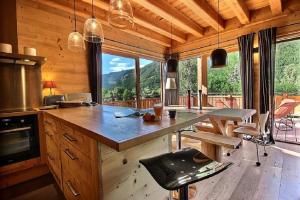 Μια τηλεόραση ή/και κέντρο ψυχαγωγίας στο Chalet Prestige cheminée vue excep serrechevalierholidays