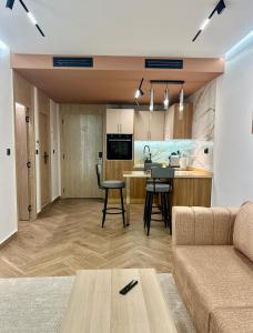 a living room with a couch and a kitchen at Centrico II Confort & Luxe au Centre in Tangier +9 photos