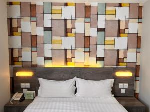 Ένα ή περισσότερα κρεβάτια σε δωμάτιο στο Ajang Hotel