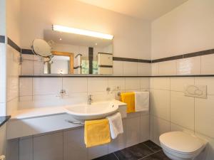 A bathroom at Ferienhaus Haas I