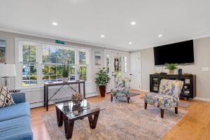 Μια τηλεόραση ή/και κέντρο ψυχαγωγίας στο Spectacular waterfront house