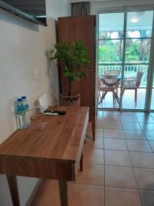 Rõdu või terrass majutusasutuses Studio O'PALM
