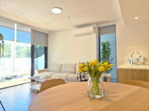 Posezení v ubytování Modern 3 Bed apt near Lidcombe station