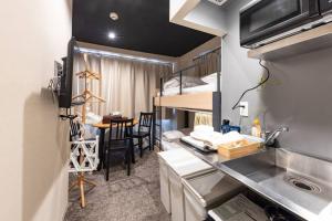 Η κουζίνα ή μικρή κουζίνα στο Harebare apartment for max 3ppl 3mins walk from Kiba station 2F