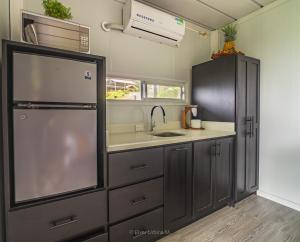 Η κουζίνα ή μικρή κουζίνα στο Dadirri Cozy House Santa Elena Monteverde