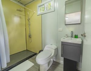 Ένα μπάνιο στο Dadirri Cozy House Santa Elena Monteverde