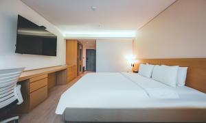 Wonju City Hotel HYEOKSIN客房内的一张或多张床位