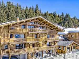 a log home with a wrap around deck in the snow at Appartement 4 pièces aux Saisies avec SPA, parking, accessible PMR - FR-1-810-4 in Les Saisies