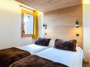 two beds in a room with wooden walls at Appartement de standing 4 pièces, SPA, parking, Les Saisies - FR-1-810-10 in Les Saisies