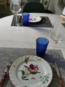 Gallery image of Oohlala - High ceiling Peaceful Relaxing Bushland view in Mount Tamborine +11 photos