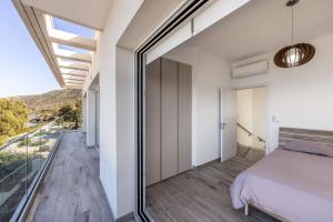 Postel nebo postele na pokoji v ubytování Pomos Seashore villa