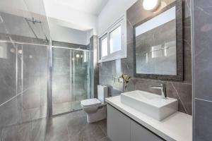 Koupelna v ubytování Pomos Seashore villa + 30 fotografií