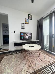 a living room with a table and a tv at Cozy kenwingston Platz KL 2-5 pax 2BR&2BR genting view parkin netflix 3802 in Kuala Lumpur