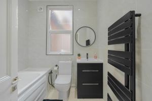 Ένα μπάνιο στο Central Banbury Stay Comfy and Spacious for groups 9 sleeps +18 φωτογραφίες