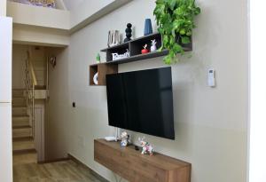a flat screen tv hanging on a wall at Keope Urban Suite in Catania