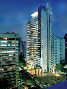 a view of a large building in a city at night at Meliá Jardim Europa in São Paulo