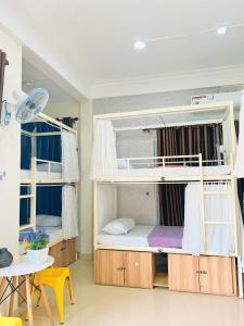 Postel nebo postele na pokoji v ubytování Amy 2 Hostel Hue