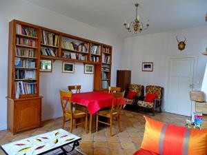 a living room with a table and chairs and bookshelves at Chambre d'hôtes 'Perle' avec WiFi, TV, petit-déjeuner inclus - FR-1-590-508 in Ligny-le-Ribault