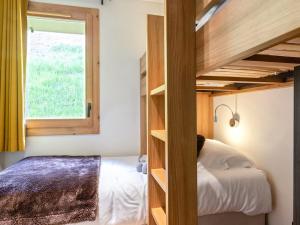 Postel nebo postele na pokoji v ubytování Appartement 3 pièces avec Spa et Parking aux Saisies - FR-1-810-7