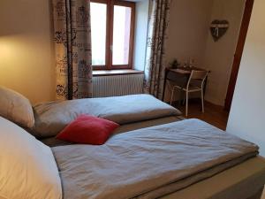 صورة لـ Chambres d'hôtes confortables en montagne avec animaux admis - FR-1-589-734 في فينترون