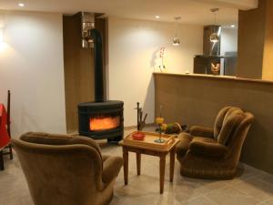 Gallery image of Chambre Printanière avec Parc et Activités en Nature - FR-1-589-722 in Le Clerjus