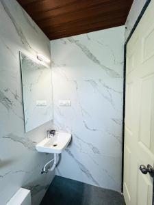 Koupelna v ubytování Hotel Five Star