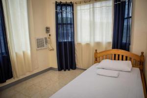 Postel nebo postele na pokoji v ubytování Fardesam - Budget Friendly Guest House