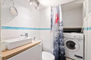a bathroom with a sink and a washing machine at Studio Appartement Quartier Saint-Michel Notre-Dame 3 Free Netflix in Paris