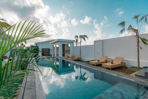 Piscine de l'établissement Theodosia Villa By Bali Cabin ou située à proximité