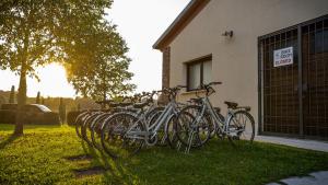 Jízda na kole v ubytování Relais Corte Cavalli nebo okolí