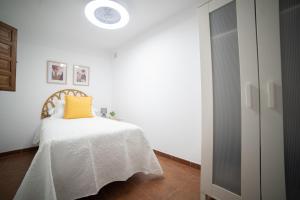 Postel nebo postele na pokoji v ubytování Guadix Catedral