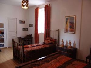 a bedroom with two beds and a window at Détente à Montigny : 4 Chambres, Terrasse, Jardin - FR-1-585-154 in Montigny-lès-Vaucouleurs