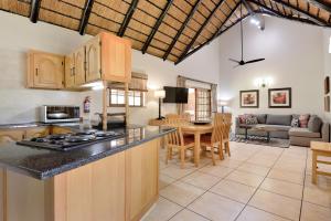Η κουζίνα ή μικρή κουζίνα στο Kruger Park Lodge