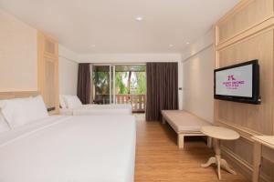 Postel nebo postele na pokoji v ubytování Phuket Orchid Resort and Spa