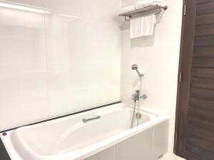 Koupelna v ubytování Crystal Suites Suvarnbhumi Airport