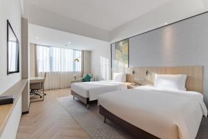 Postel nebo postele na pokoji v ubytování Holiday Inn Shanghai Vista by IHG - Easy access to travel spot city walk