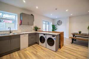 a kitchen with a washer and dryer in it at 29 Twyford in Eastleigh +1 photo