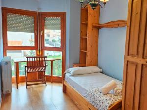 Postel nebo postele na pokoji v ubytování Apartamentos Jaca Ciudadela 3000 + 37 fotografií